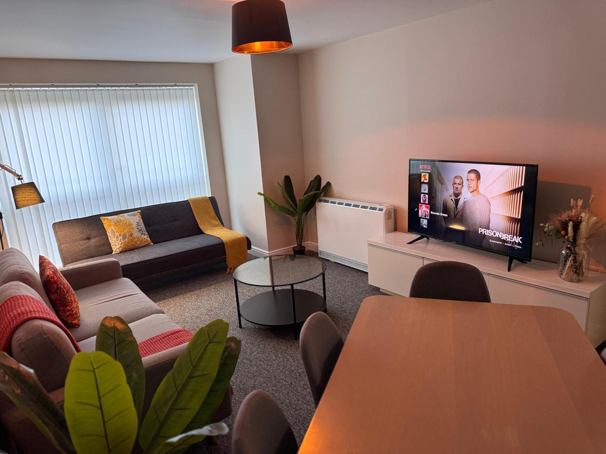 Apartment Bounds Luxurious Hideaway